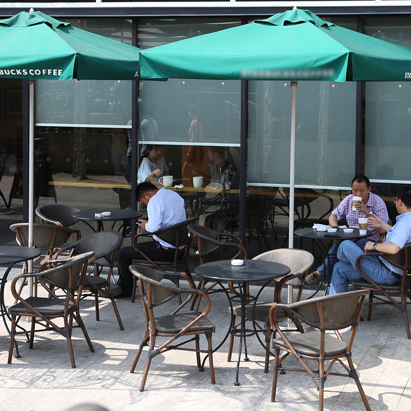 Buitentuin rotan binnenplaats  - Coffee Tea Gardens recensie en prijs
